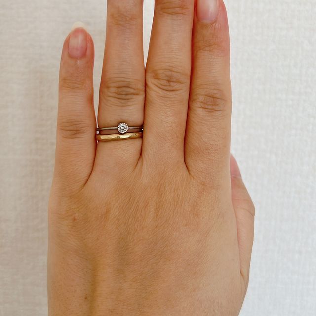 【Atelier el(アトリエエル)の口コミ】 マットなゴールドのデザインがとても気に入っています。
肌馴染みのいいゴ…