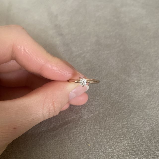 【ケイウノ ブライダル(K.UNO BRIDAL)の口コミ】 シルバーかゴールドで迷っていましたが
試着したらピンクゴールドが一番肌…