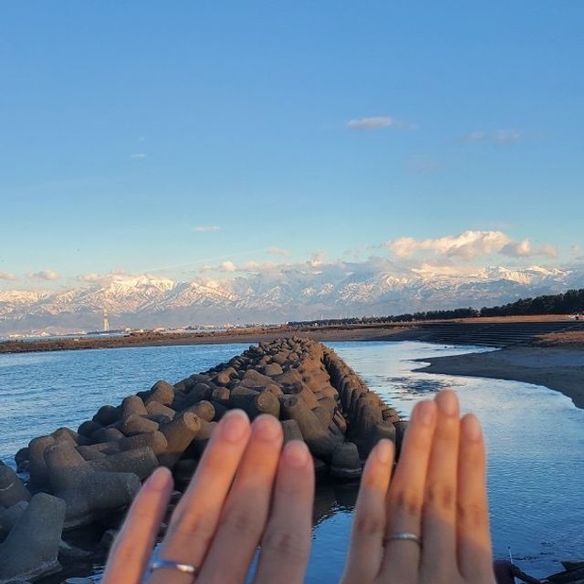 【銀座ダイヤモンドシライシの口コミ】 シンプルで素敵な指輪で、見るたびに嬉しくなります。職場でも日常的に指…