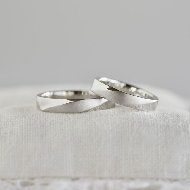 【hitotsuchi(ヒトツチ)の口コミ】 セミオーダーでリング上面をマット（ホーニング加工）で、その他の部分は…