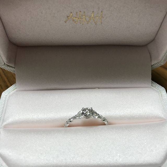 【AHKAH(アーカー)の口コミ】 彼が私のイメージに合うようにと、キラキラしたデザインのものにしたかっ…