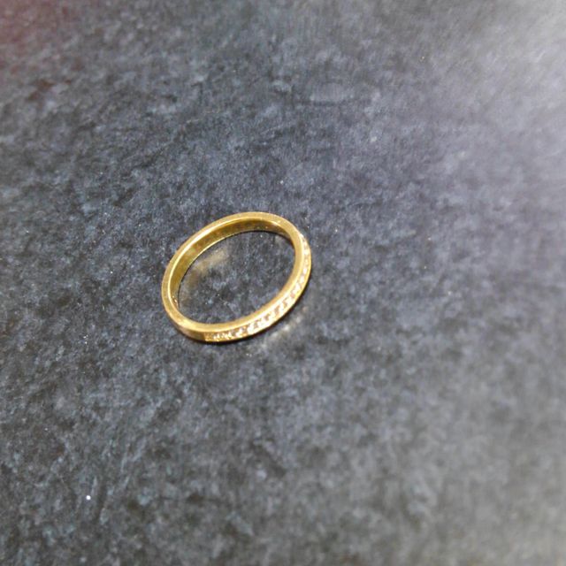 【RUGIADA(ルジアダ)の口コミ】 少しデザインのある指輪を探していました。

つけたときにキラッと華やか…