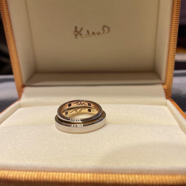 【ケイウノ ブライダル(K.UNO BRIDAL)の口コミ】 指輪内側のデザインをデザイナーさんに作ってもらえました。趣味や仕事の…
