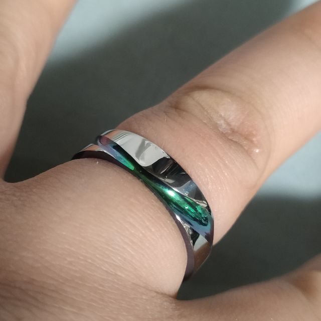 【SORA(ソラ)の口コミ】 金属アレルギーなのでジルコニウムを使うことでアレルギー反応を出さず着…