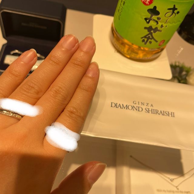 【銀座ダイヤモンドシライシの口コミ】 ピッタリエンゲージと重なり、ゴージャス感もあり
かなり指に馴染んでいて…