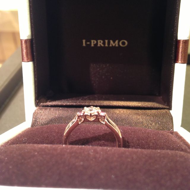 【アイプリモ(I-PRIMO)の口コミ】 かわいらしいハートのデザインで、光が下からも入るため、ダイヤがより一…
