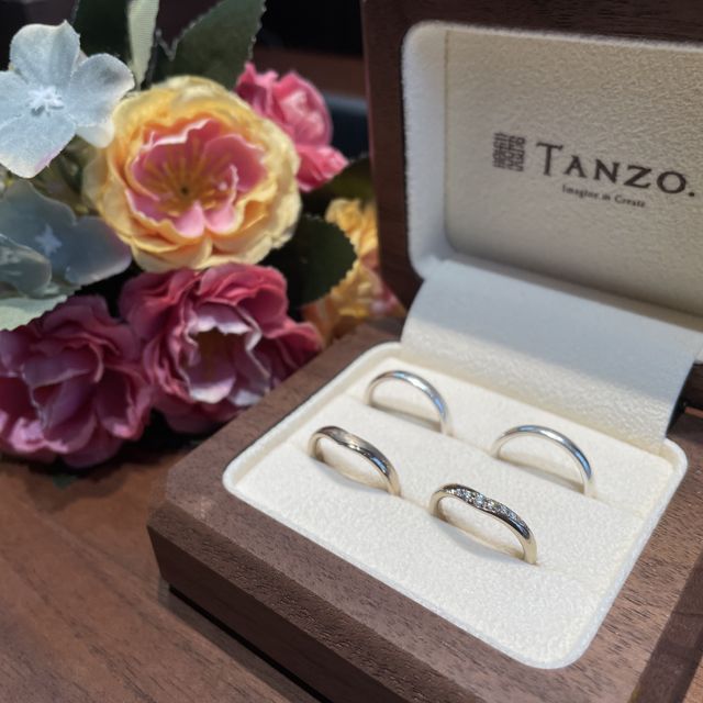 【TANZO.(鍛造指輪)の口コミ】 お互いのお揃い感を強く出したかったので、ダイヤが入っているのと同じ比…