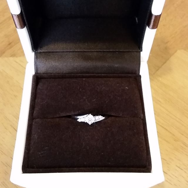 【アイプリモ(I-PRIMO)の口コミ】 実際に自分の指につけてみて、きれいに見えるデザインであったこと。
対応…