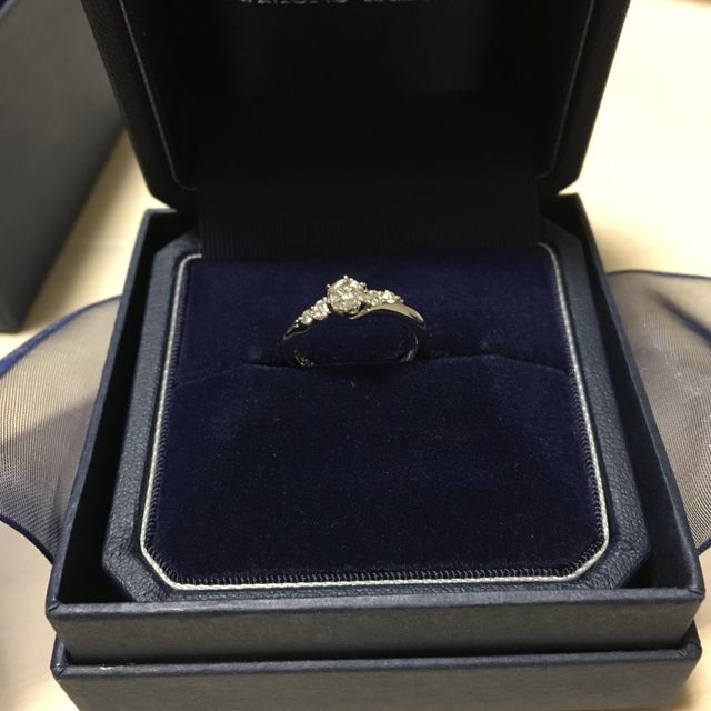 【銀座ダイヤモンドシライシの口コミ】 シンプルありながらデザイン性もありすごくかっこよく感じたから。また流…