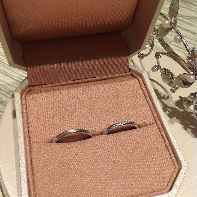 【TRECENTI(トレセンテ)の口コミ】 指が綺麗に見えるような指輪を提案してくれて、デザインもたくさんの中か…