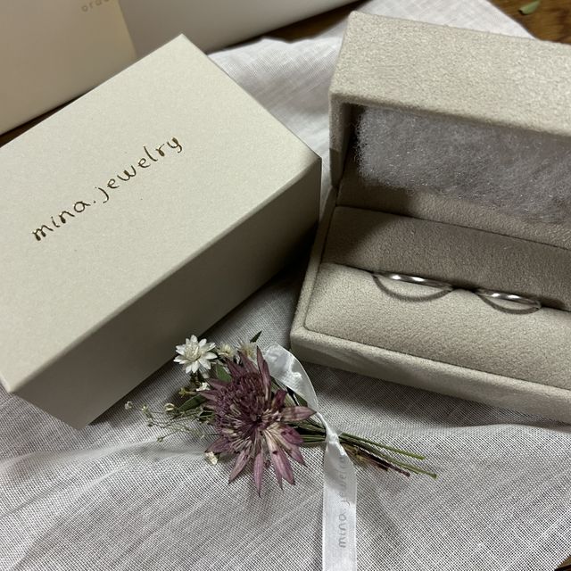 【mina.jewelry(ミナジュエリー)の口コミ】 長くつける指輪なのでシンプルなデザインにしました！

表面はマットぽい…