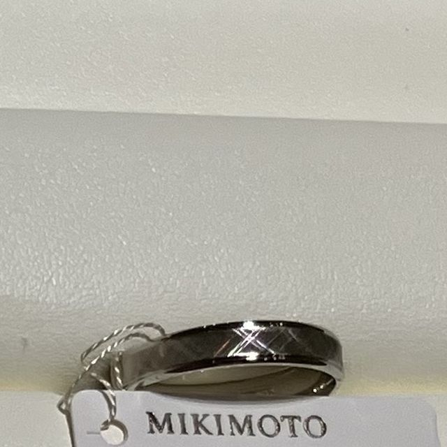 【MIKIMOTO(ミキモト)の口コミ】 全周に緻密なクロスカットが施された結婚指輪です。他のブランドではなか…