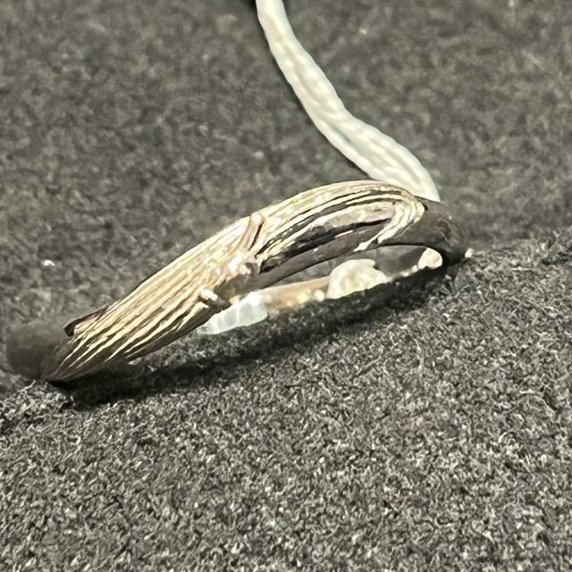 【ケイウノ ブライダル(K.UNO BRIDAL)の口コミ】 ディズニー商品で指輪を探していた中で、着用時にもディズニーを感じられ…