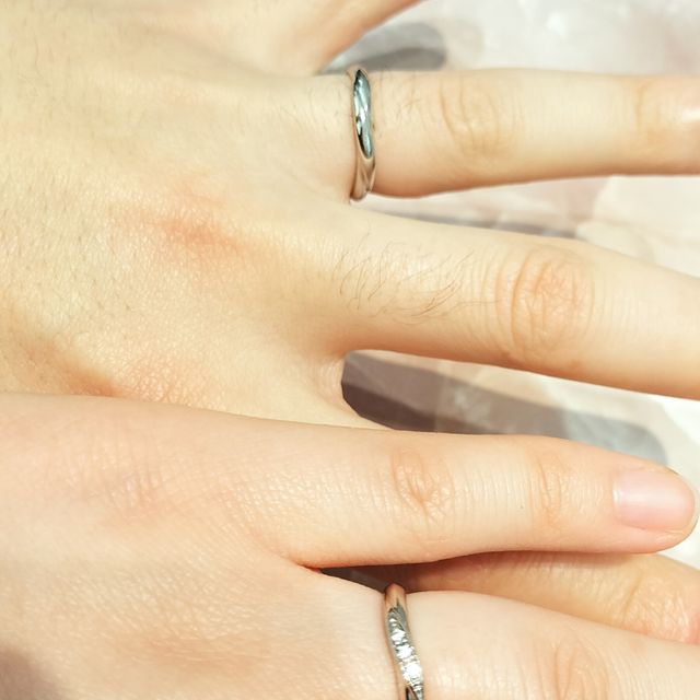 【アイプリモ(I-PRIMO)の口コミ】 決めてはデザインです。
彼が付け外しが多くて指にフィットする感じを求め…