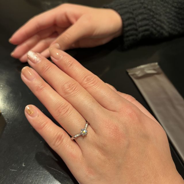 【ケイウノ ブライダル(K.UNO BRIDAL)の口コミ】 V字にこだわりデザインを考案してくださいました。またダイヤは持ち込みだ…