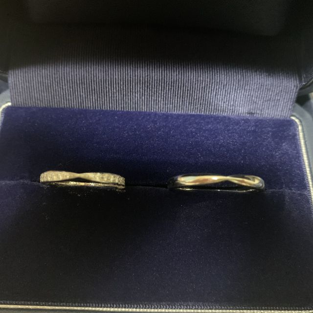 【銀座ダイヤモンドシライシの口コミ】 とにかく好きなデザインだったので一目惚れでした。
キラキラでリボンみた…