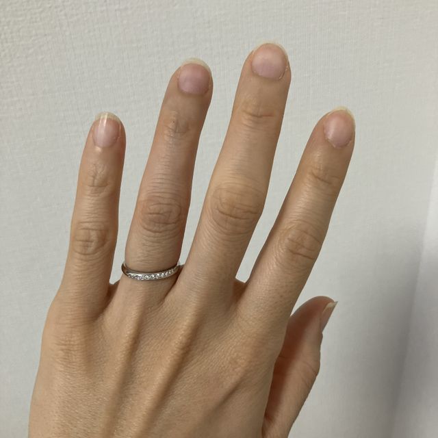 【ラザール ダイヤモンド(LAZARE DIAMOND)の口コミ】 シンプルで長くつけられると思います。
ダイヤモンドが綺麗に光るように設…