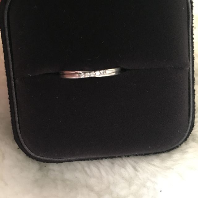 【4℃ BRIDAL(ヨンドシーブライダル)の口コミ】 試着をいくつもして、お互いに気に入ったペアリングを購入しました。主人…