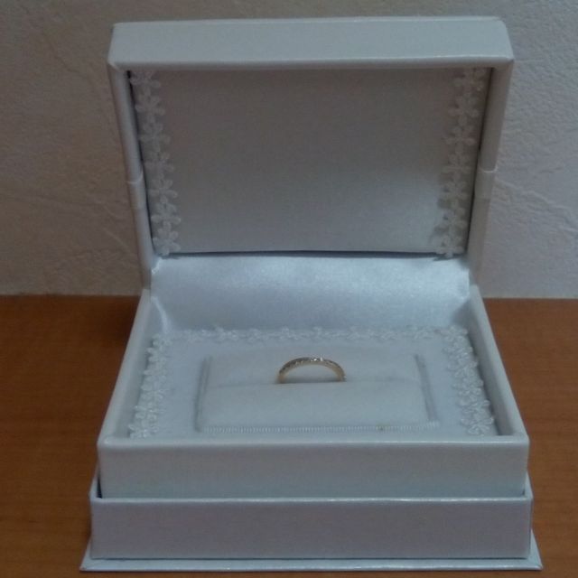 【天久加工所の口コミ】 小さいダイヤモンドですが、かなりの数があしらわれていてキラキラと綺麗…