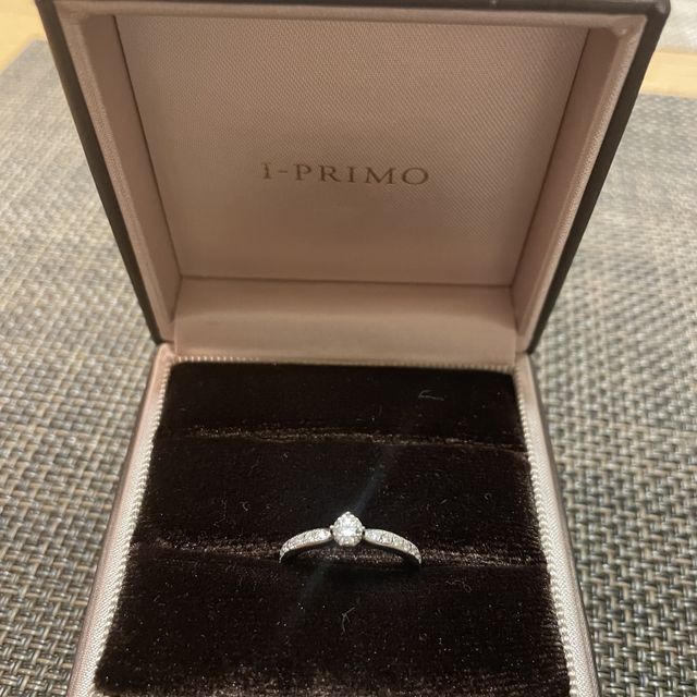 【アイプリモ(I-PRIMO)の口コミ】 素材の質感がとても高く、指にしっかりとフィットしています。デザインも…
