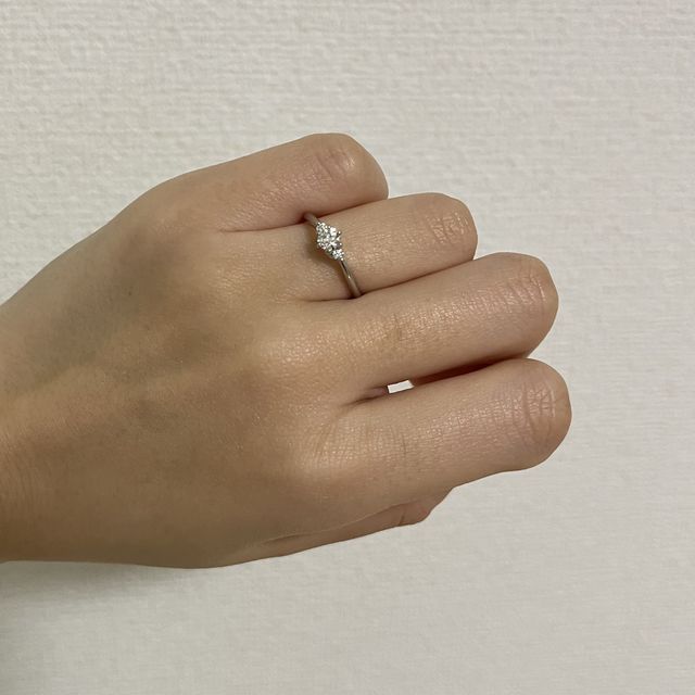 【ケイウノ ブライダル(K.UNO BRIDAL)の口コミ】 上から見ると定番デザインなのですが
側面から見るとミッキーとミニーが見…