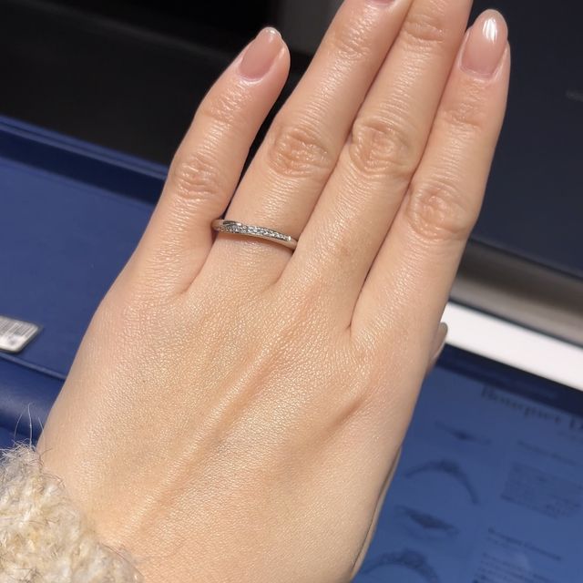 【銀座ダイヤモンドシライシの口コミ】 ほどよいウェーブ感で女性らし過ぎないのが良いです。
また他のブランドで…