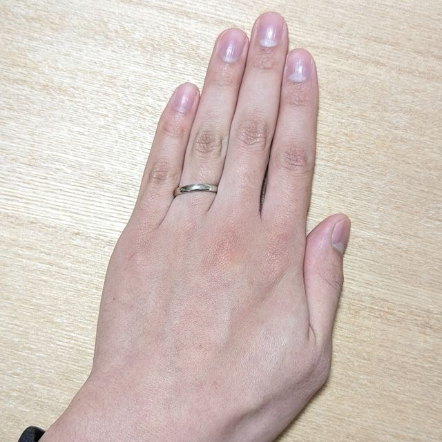 【ラザール ダイヤモンド(LAZARE DIAMOND)の口コミ】 女性用の指輪は3面にダイヤモンドが立体的にあしらってあり、アームがダイ…