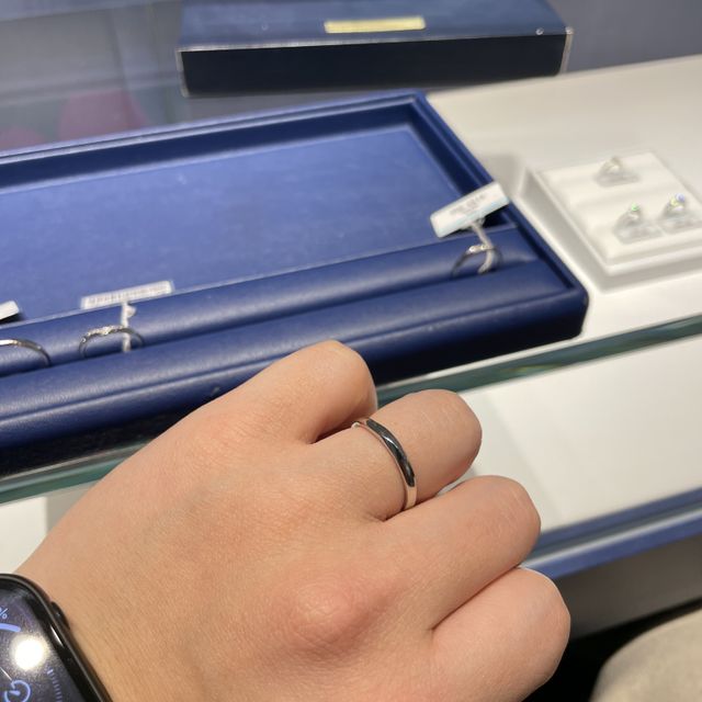 【銀座ダイヤモンドシライシの口コミ】 指輪のイメージを担当の方に伝えると、それに応じたデザインをたくさん提…