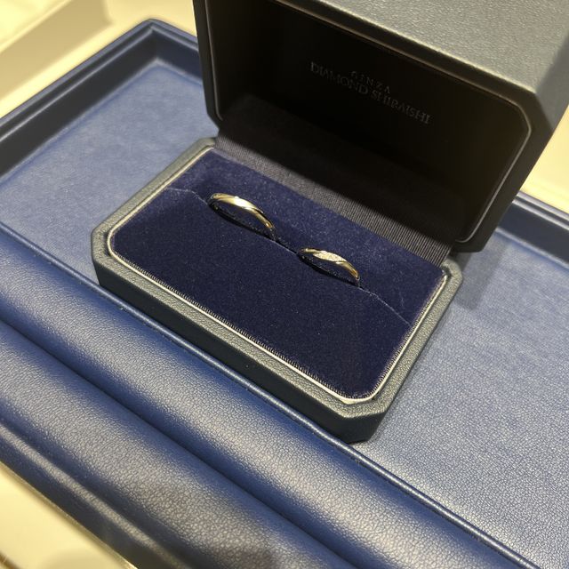 【銀座ダイヤモンドシライシの口コミ】 さりげなくダイヤモンドが入っていて可愛らしいです！
旦那さんの指輪には…