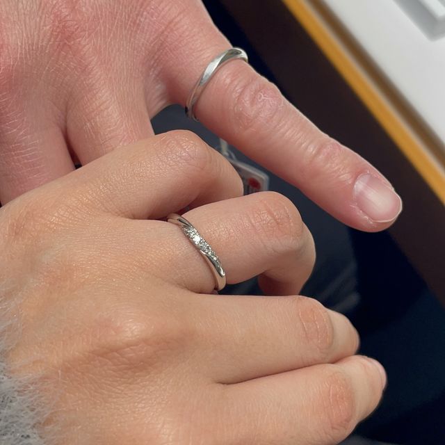 【銀座ダイヤモンドシライシの口コミ】 職場でもつけられて、派手すぎずシンプルすぎず、というものを探してまし…