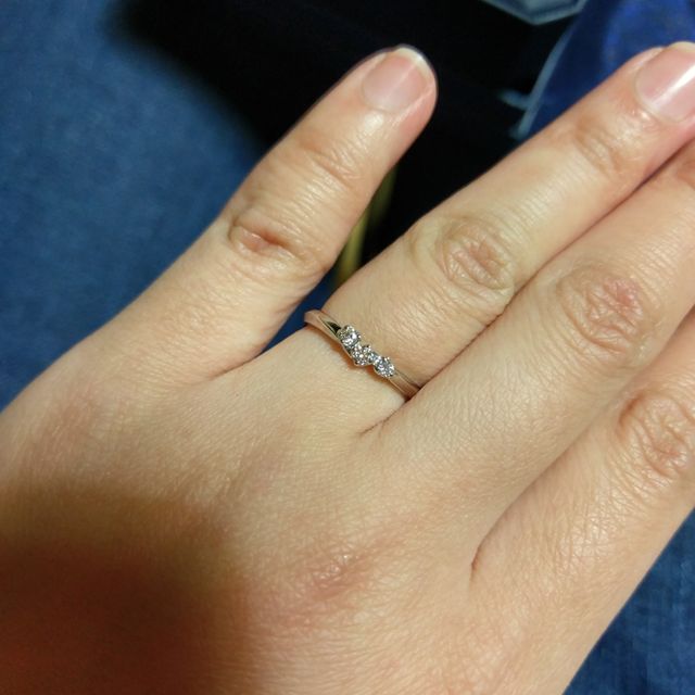 【銀座ダイヤモンドシライシの口コミ】 ダイヤが埋め込まれてるものではなく、立て爪でついてるのが欲しい！と思…