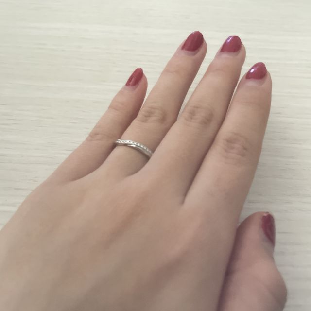 【銀座ダイヤモンドシライシの口コミ】 ダイヤモンドが並べられていて、すごくきれいに輝いている。ストレートな…