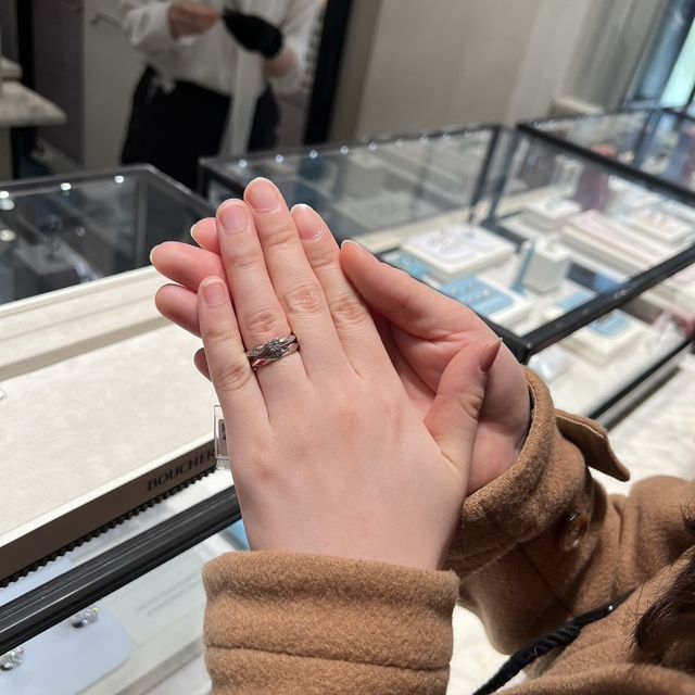 【ブシュロン(BOUCHERON)の口コミ】 シンプルですが個性的なリングであり、憧れのブランドのため来店させてい…