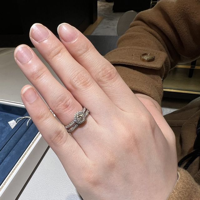 【ピアジェ(PIAGET)の口コミ】 巧妙で美しく、デザイン性の高い指輪が多く揃えてあります。
０.3カラット…