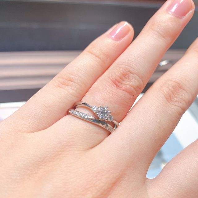 【アイプリモ(I-PRIMO)の口コミ】 婚約指輪とのデザインの相性や指にフィットするかどうかで決めました
今回…