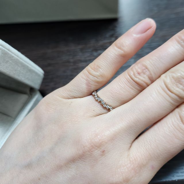 【SIENAROSE(シエナロゼ)の口コミ】 ロゼチナというピンクゴールドよりも柔らかく品のある材質が肌馴染みもよ…