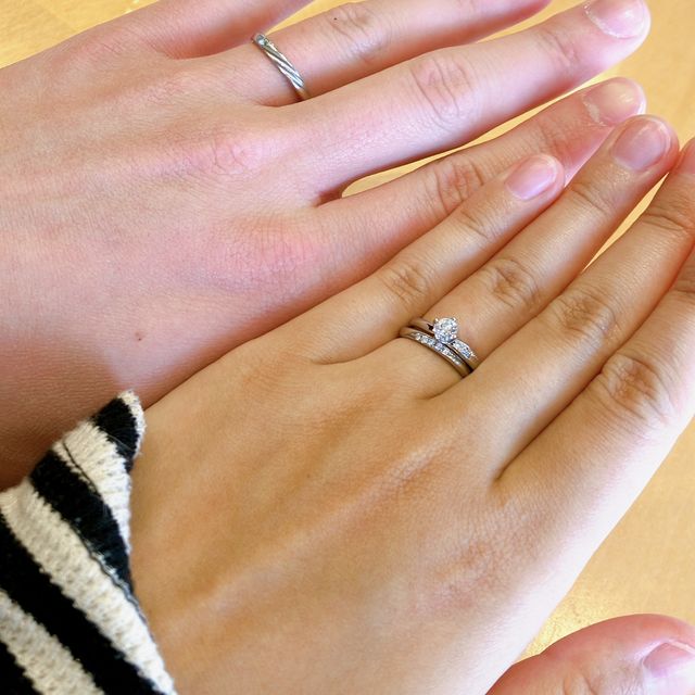 【アイプリモ(I-PRIMO)の口コミ】 結婚指輪のデザインは小粒の装飾が5つあって、どちらかと言えばキュートな…