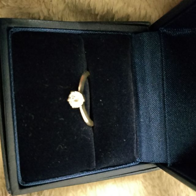 【銀座ダイヤモンドシライシの口コミ】 ダイヤモンドにこだわっていて安心できた。
プロポーズリングがあり、指の…