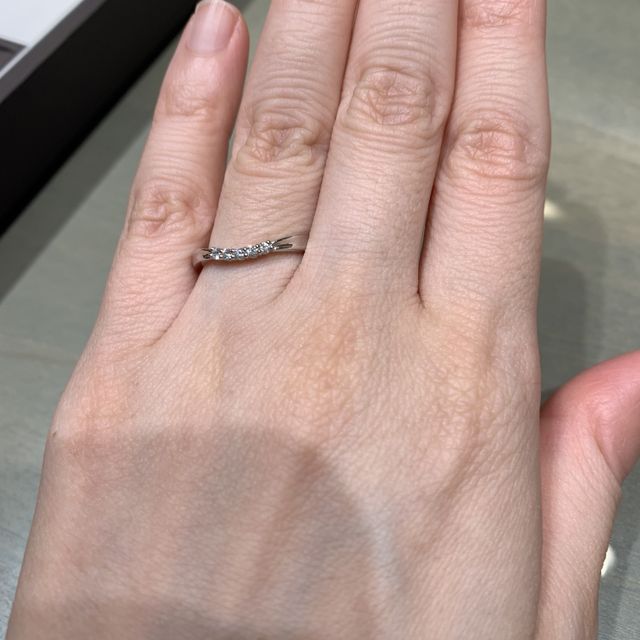 【アイプリモ(I-PRIMO)の口コミ】 私は骨格的にウェーブやV字のデザインがよかったのですが、夫があんまりそ…