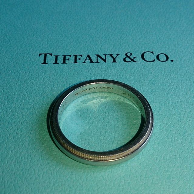 【ティファニー(Tiffany & Co.)の口コミ】 男がつけても嫌味ないシンプルなデザインであること、生涯つけるものなの…