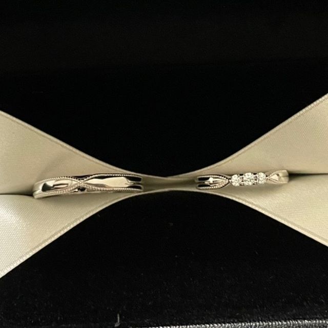 【エクセルコダイヤモンド(EXELCO DIAMOND)の口コミ】 ほとんど心に決めていたデザインがありましたが、
つけてみると意外とシン…