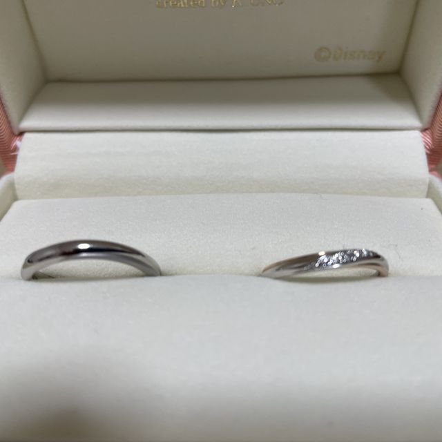 【ケイウノ ブライダル(K.UNO BRIDAL)の口コミ】 2色使いのモデルですが、片方をマット加工にするなど、アレンジもきいて好…