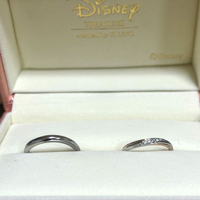 【ケイウノ ブライダル(K.UNO BRIDAL)の口コミ】 デザインについて、2色を使っているがそこまで主張が激しすぎなく縁の部分…