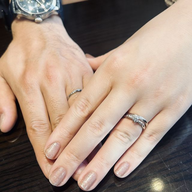 【ケイウノ ブライダル(K.UNO BRIDAL)の口コミ】 デザインについて、2色を使っているがそこまで主張が激しすぎなく縁の部分…