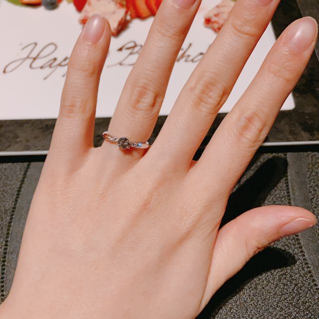 【ラザール ダイヤモンド(LAZARE DIAMOND)の口コミ】 ダイヤモンドの質がとても良いとのことで選びました。4cの中でもカラーに…