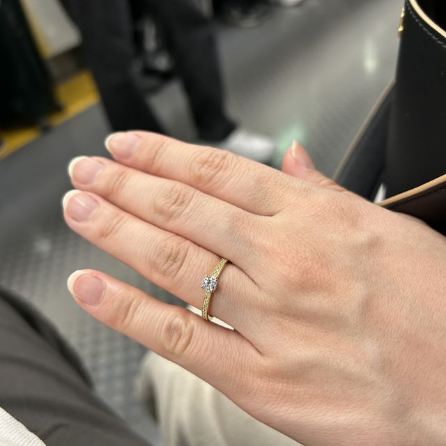 【ECRIN(エクラン)の口コミ】 このゴールドの指輪は、本当に素晴らしいですね。クラシックでありながら…