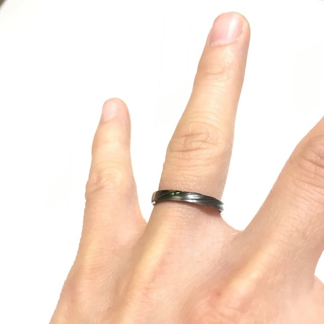 【SORA(ソラ)の口コミ】 私と相手のイメージカラーをお互いの指輪の内側に取り入れ、いつでも相手…