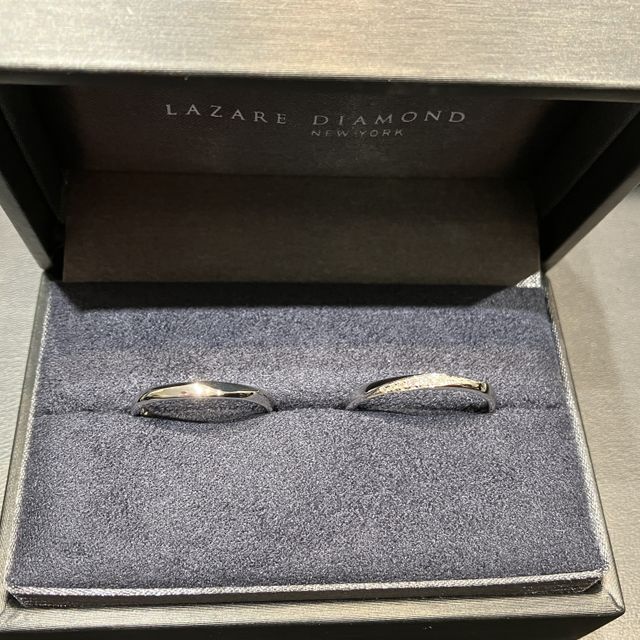 【ラザール ダイヤモンド(LAZARE DIAMOND)の口コミ】 シンプルなデザインでありながら、飽きのこない輝くプラチナが気に入って…