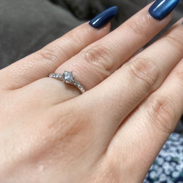 【ケイウノ ブライダル(K.UNO BRIDAL)の口コミ】 デザインが横から見るとFANTASIAのミッキーの帽子が見える
真ん中にダイヤ…