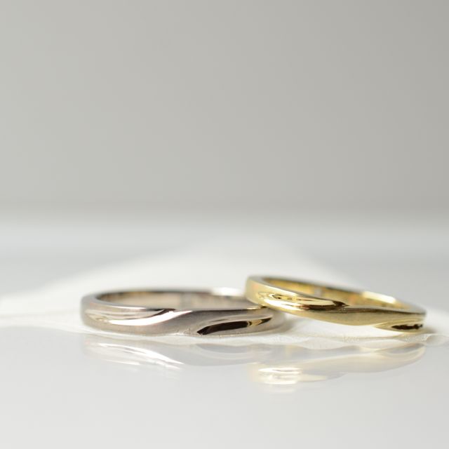 【CRAFY(クラフィ)の口コミ】 指輪はひねりとマットの色の中に鏡面をいれました
色も2人で別々の色の好…